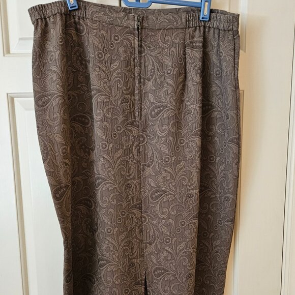 DORBY WOMAN SUIT.  Size 16W. NWT. Color: Olive - Picture 10 of 10